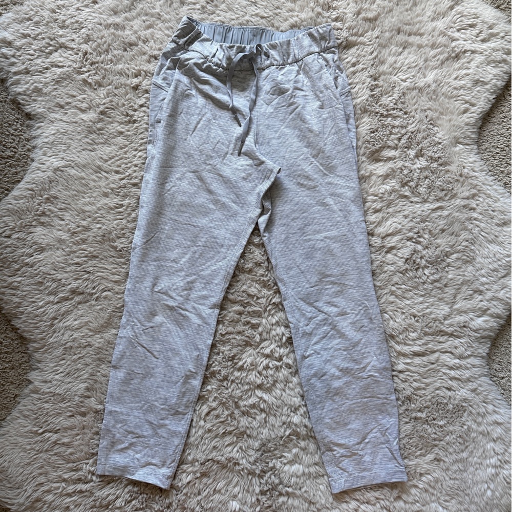 lululemon On The Fly Pant WSNB Mid-rise - Size 4